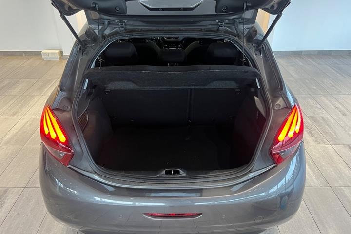 undefined Peugeot 208 fra 2018