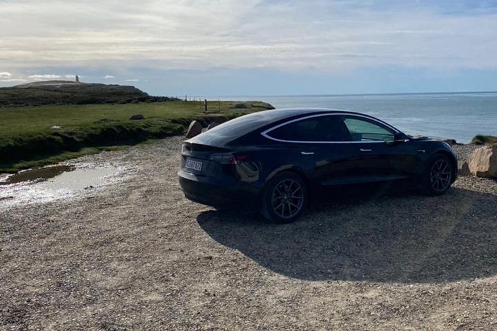 Sort Tesla Model 3 fra 2019