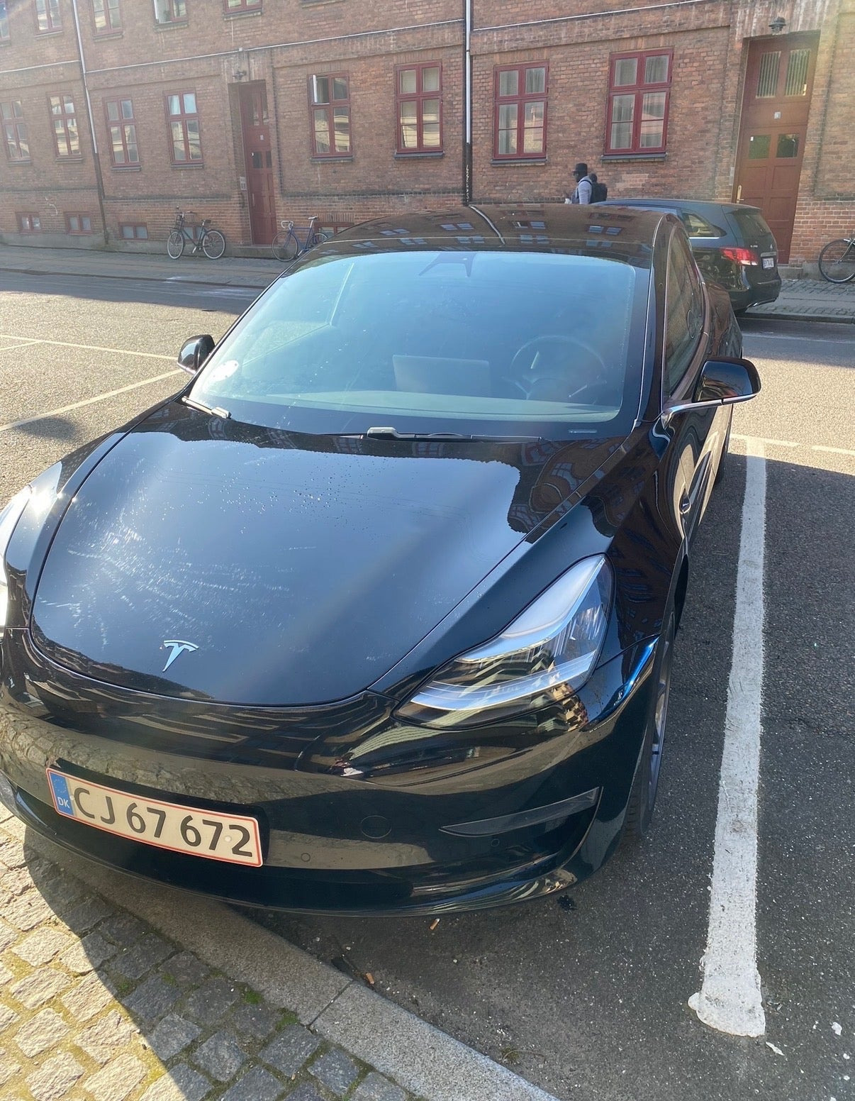 Sort Tesla Model 3 fra 2019