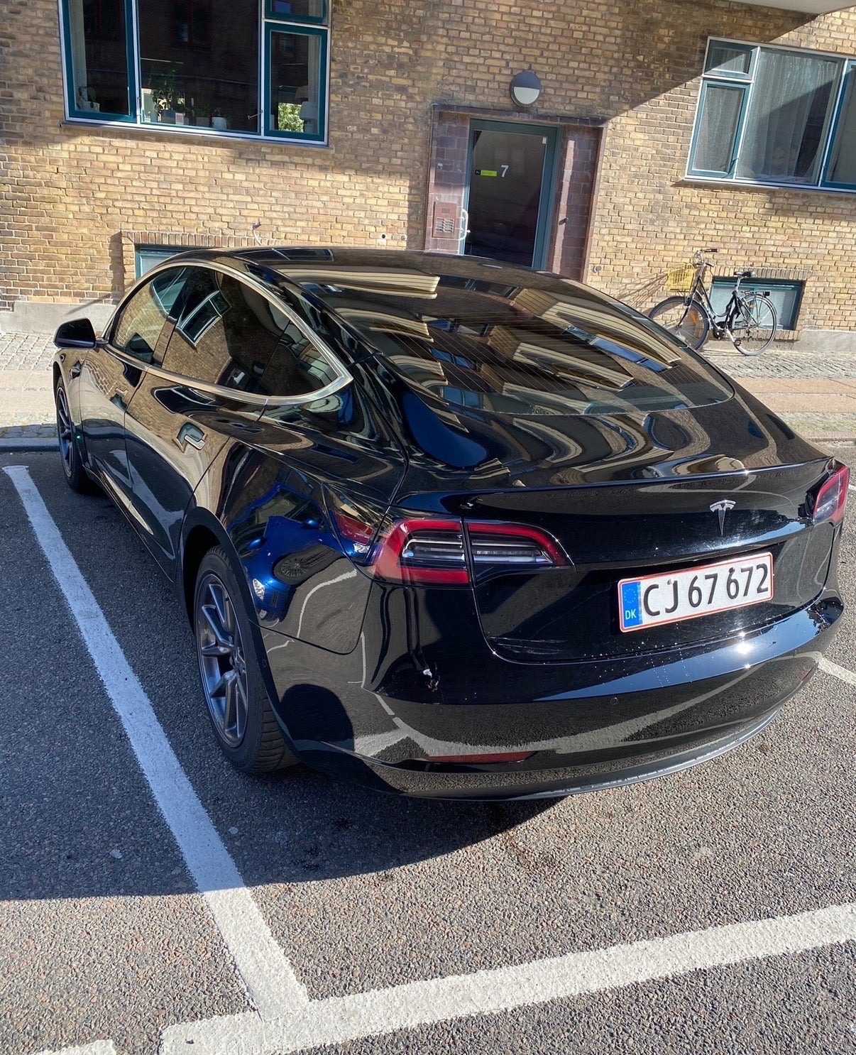 Sort Tesla Model 3 fra 2019