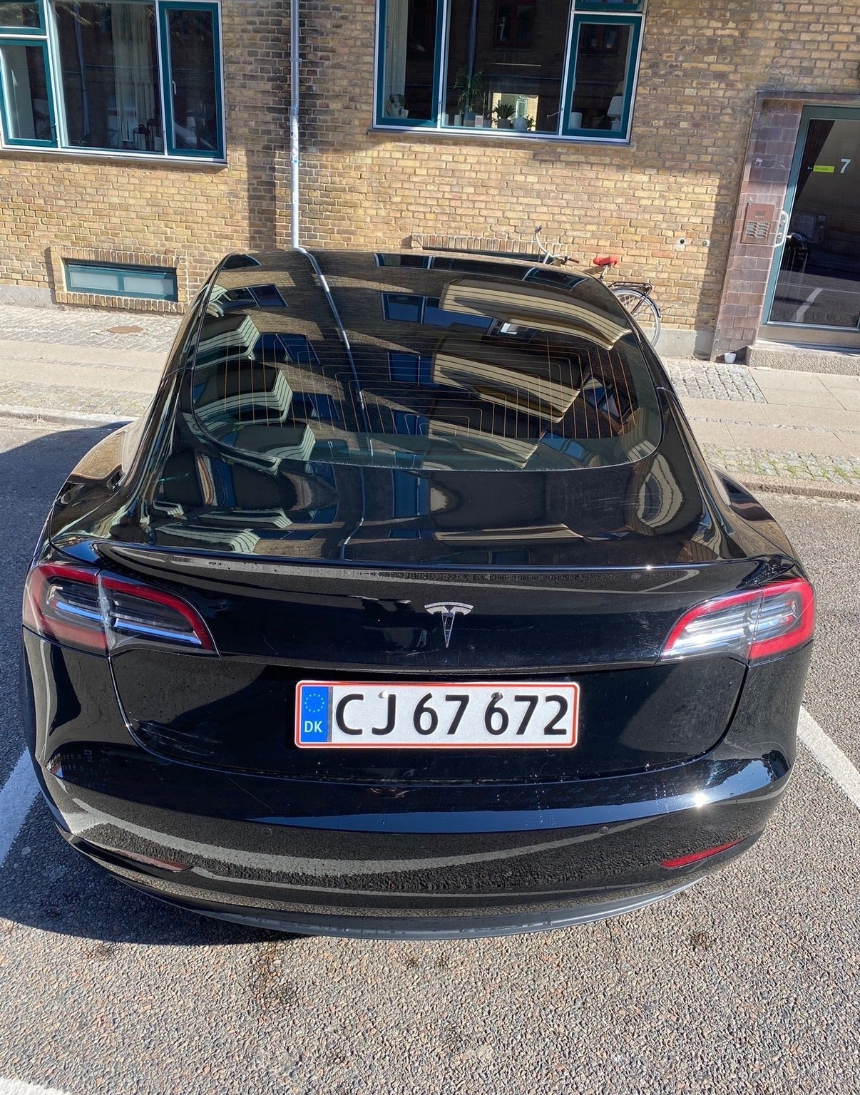 Sort Tesla Model 3 fra 2019