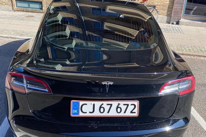 Sort Tesla Model 3 fra 2019