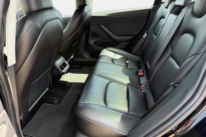 Sort Tesla Model 3 fra 2019