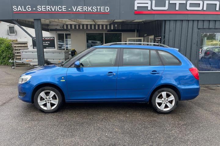 Blå Skoda Fabia fra 2014