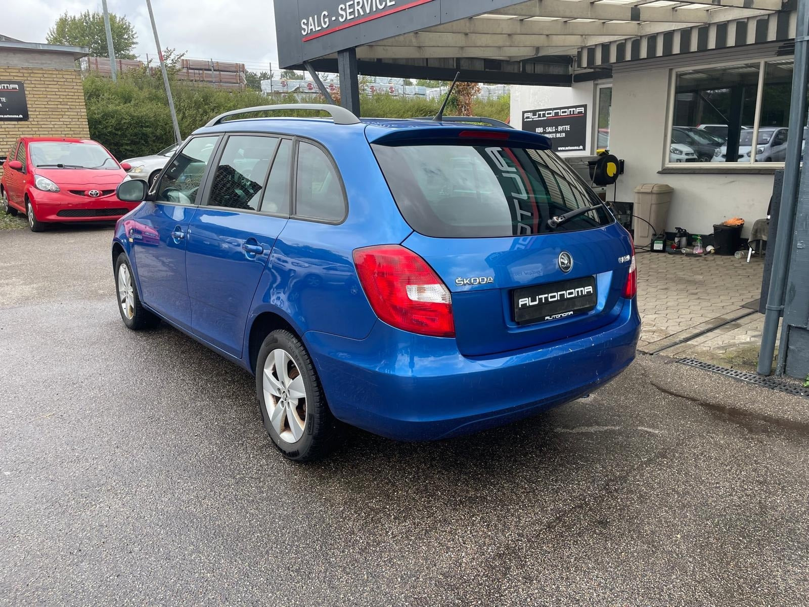 Blå Skoda Fabia fra 2014