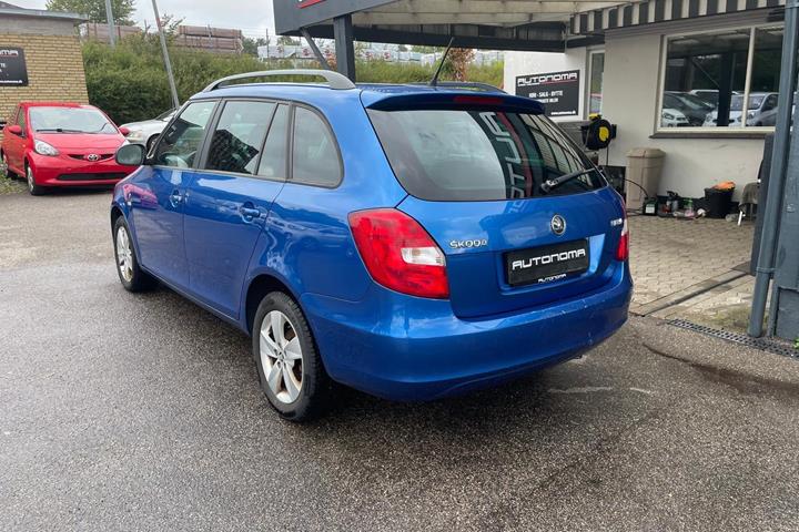 Blå Skoda Fabia fra 2014