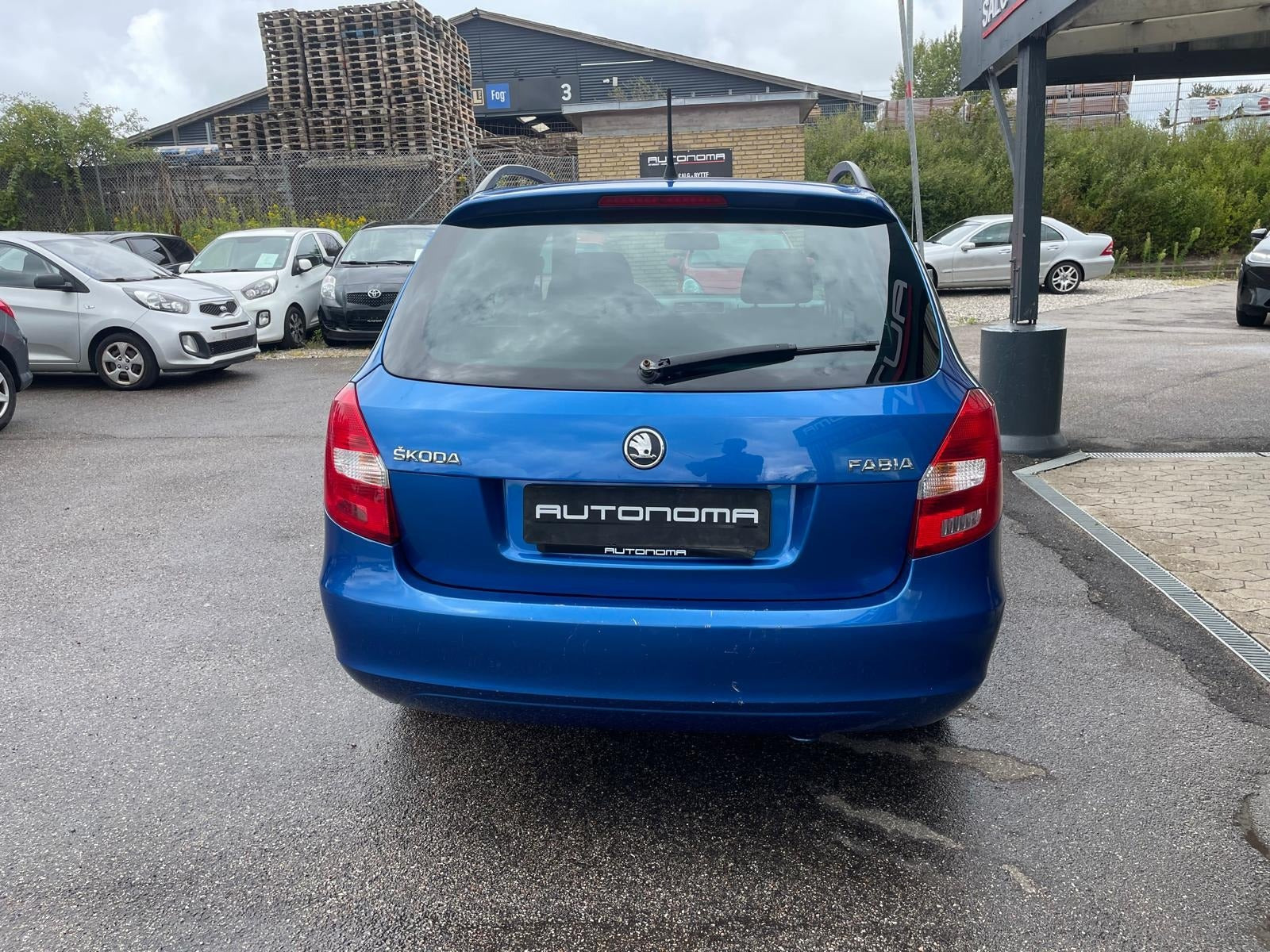 Blå Skoda Fabia fra 2014