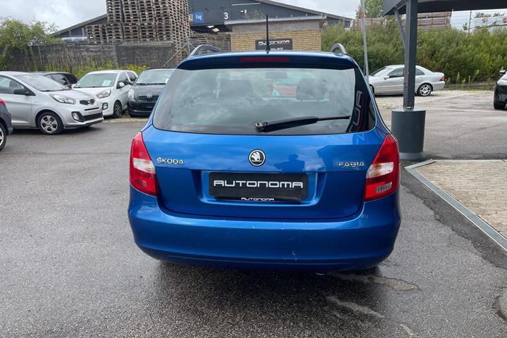 Blå Skoda Fabia fra 2014