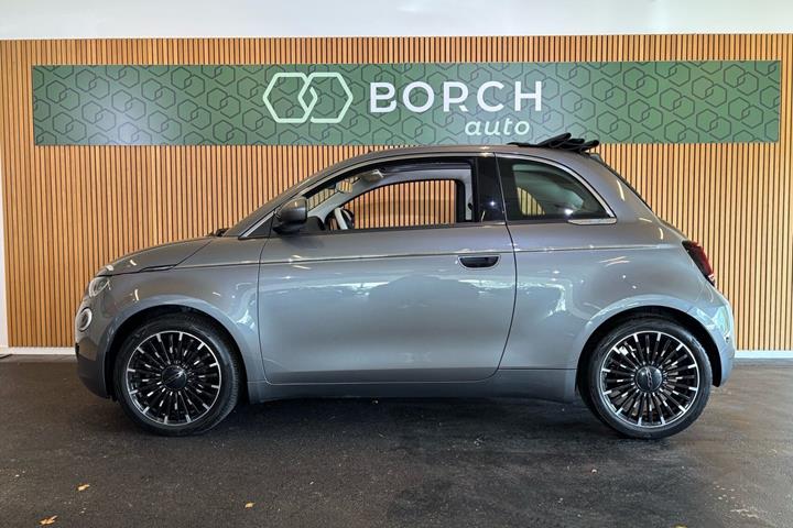 Grå Fiat 500e fra 2021