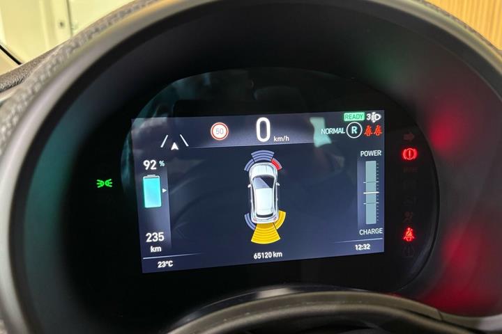 Grå Fiat 500e fra 2021