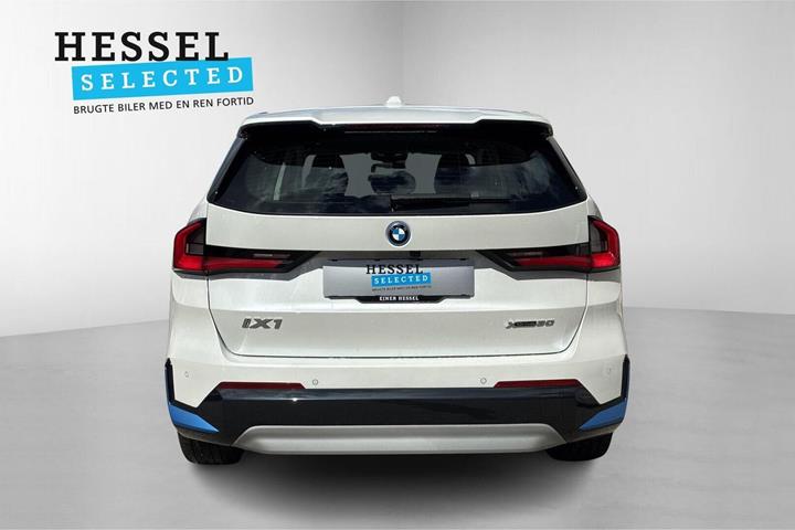 Hvid BMW iX1 fra 2023
