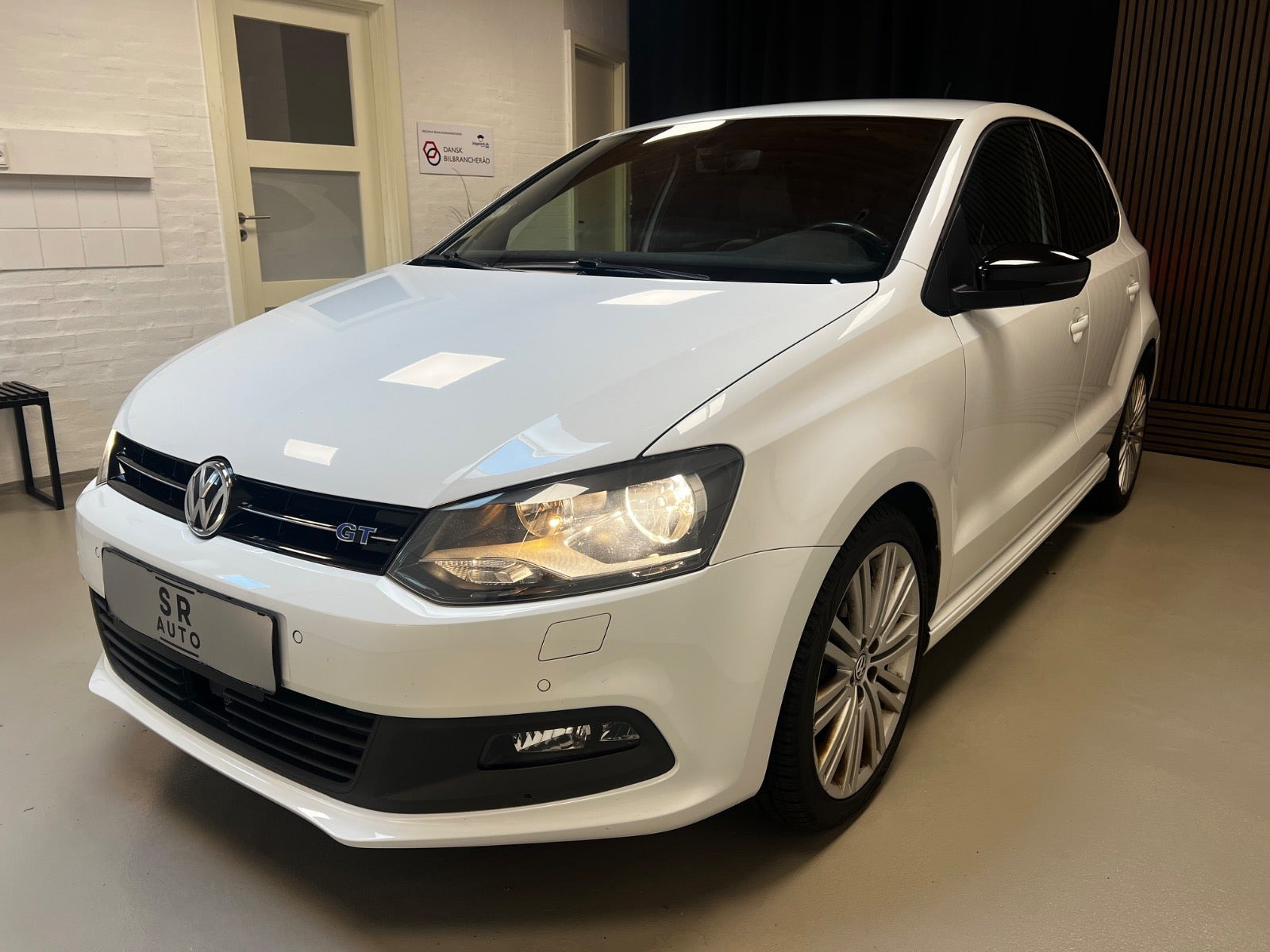 Hvid VW Polo fra 2016