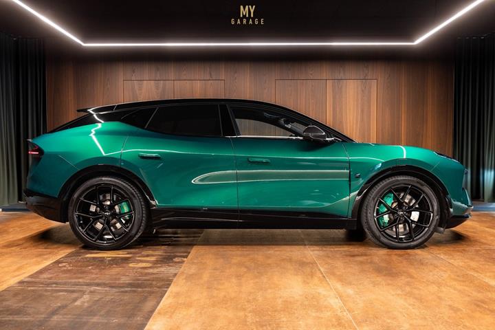 Grå Lotus Eletre fra 2023