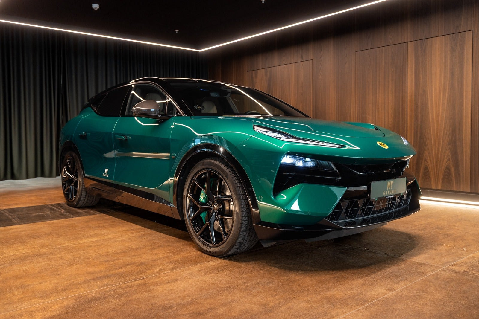 Grå Lotus Eletre fra 2023
