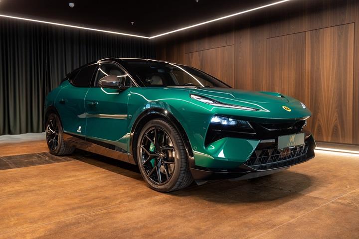 Grå Lotus Eletre fra 2023