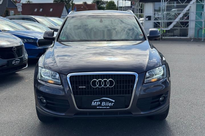 Grå Audi Q5 fra 2010