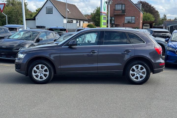 Grå Audi Q5 fra 2010