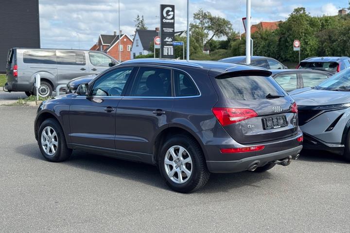 Grå Audi Q5 fra 2010