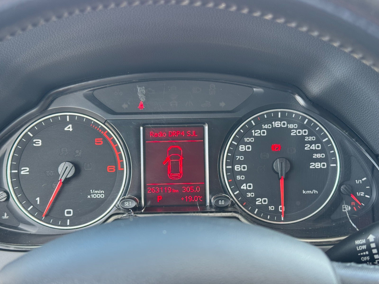 Grå Audi Q5 fra 2010