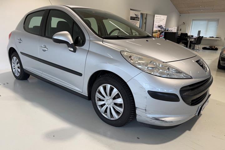 Sølv Peugeot 207 fra 2007
