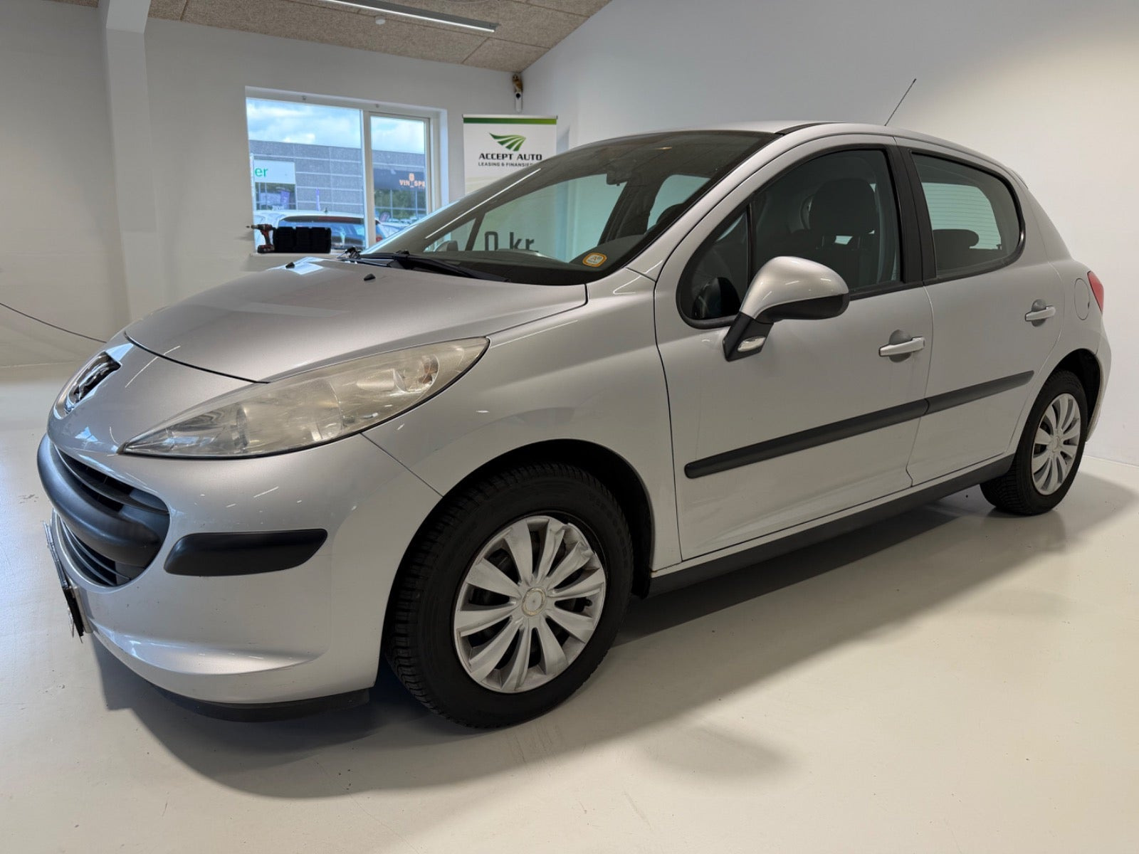 Sølv Peugeot 207 fra 2007