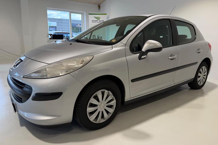 Sølv Peugeot 207 fra 2007