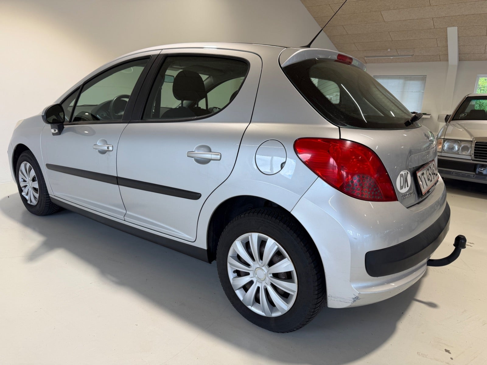 Sølv Peugeot 207 fra 2007
