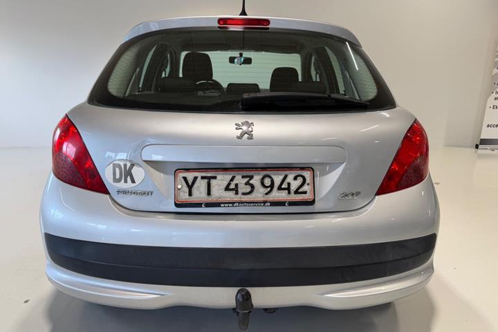 Sølv Peugeot 207 fra 2007