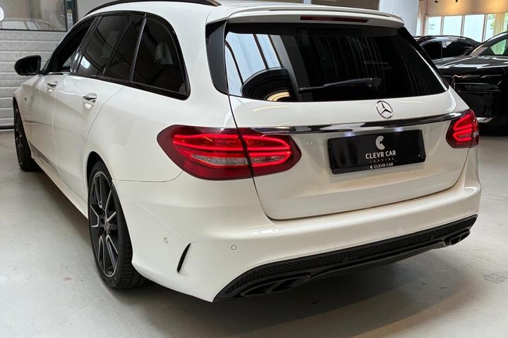 Hvid Mercedes C43 fra 2018