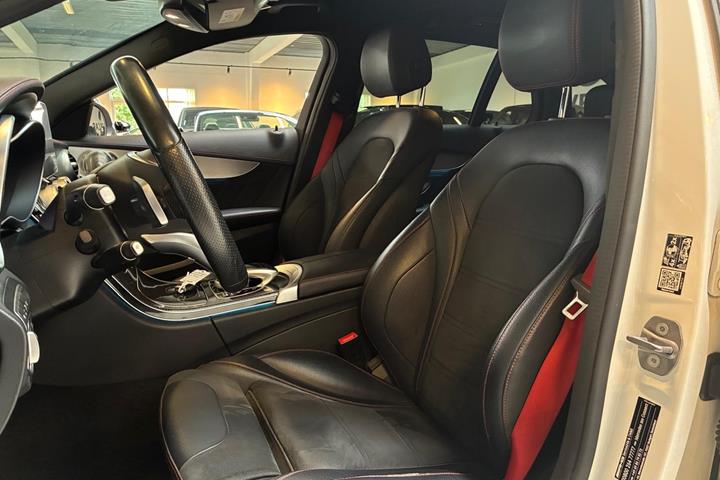 Hvid Mercedes C43 fra 2018