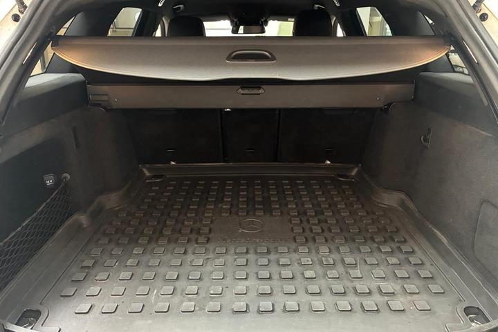 Hvid Mercedes C43 fra 2018