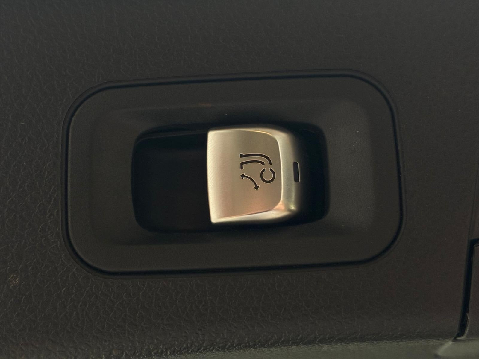 Hvid Mercedes C43 fra 2018