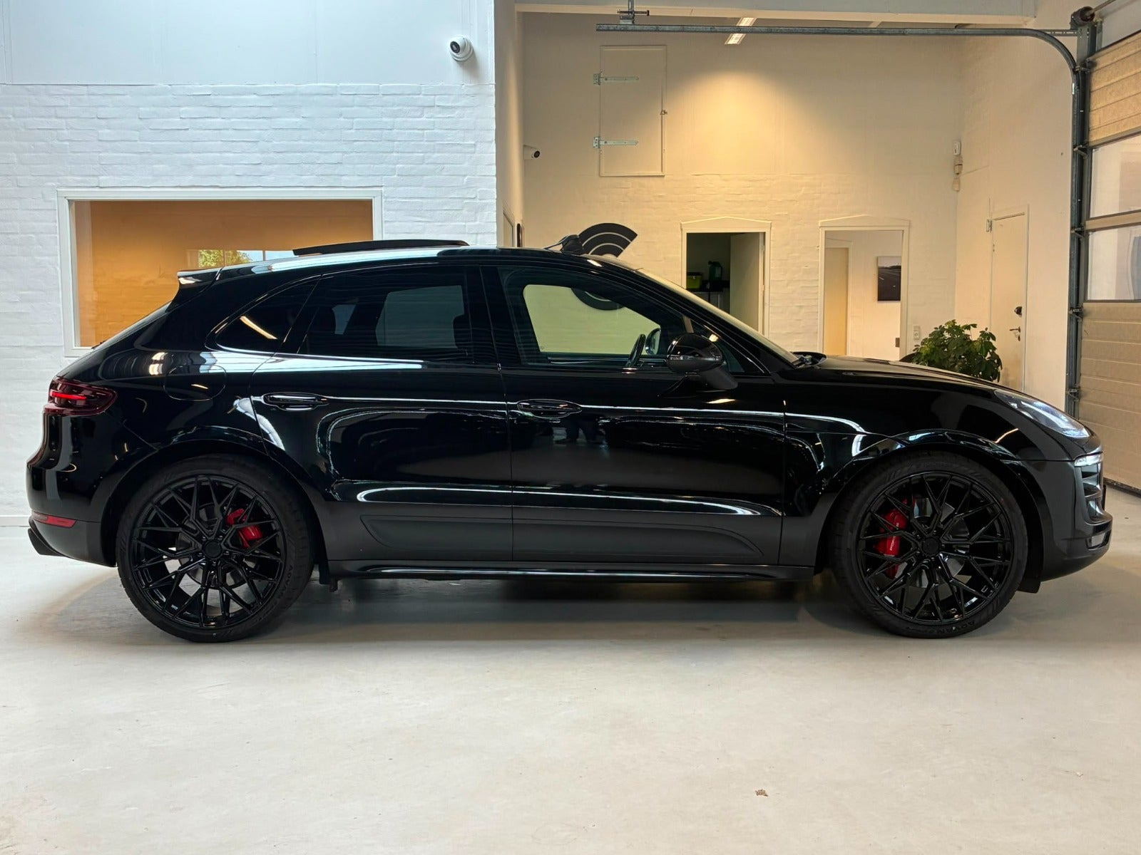 Sort Porsche Macan GTS fra 2016