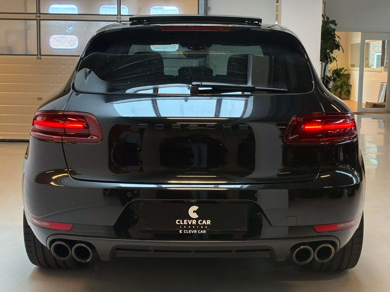 Sort Porsche Macan GTS fra 2016