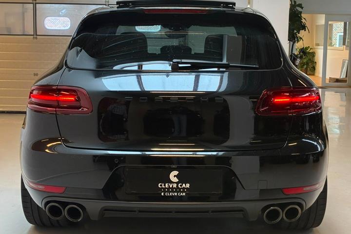 Sort Porsche Macan GTS fra 2016