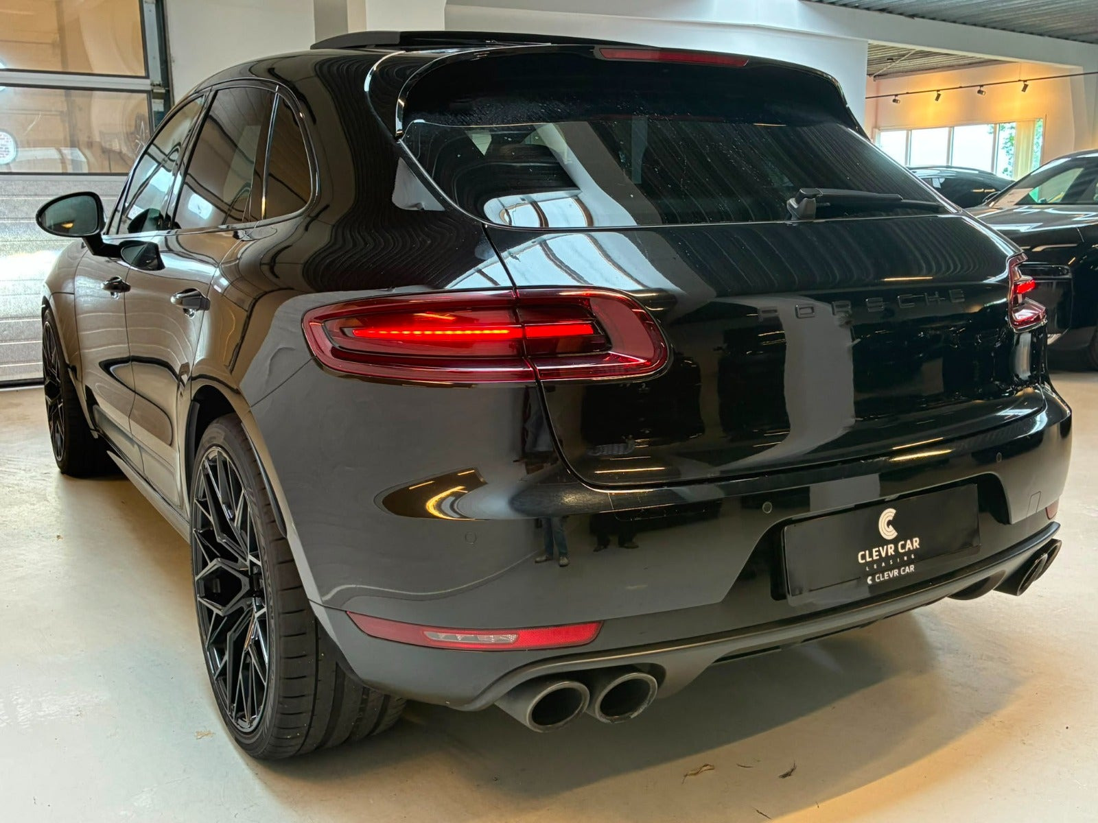 Sort Porsche Macan GTS fra 2016