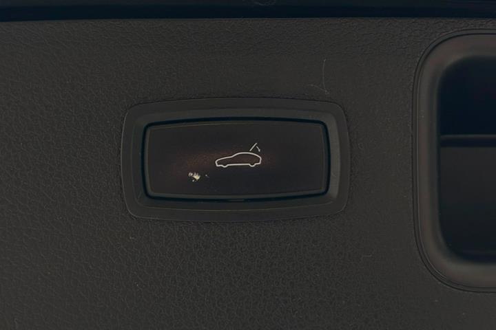 Sort Porsche Macan GTS fra 2016