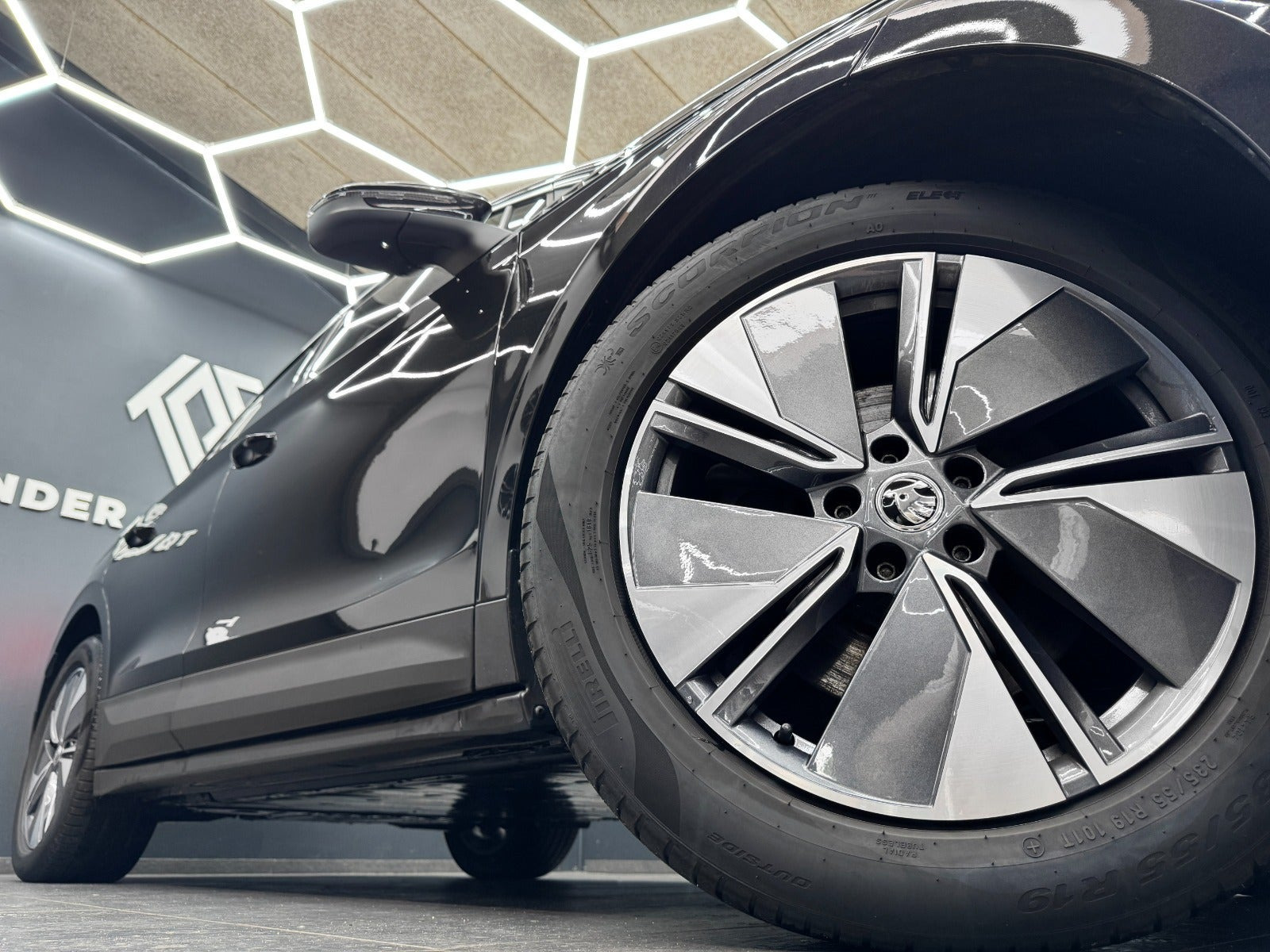 Sort Skoda Enyaq fra 2023