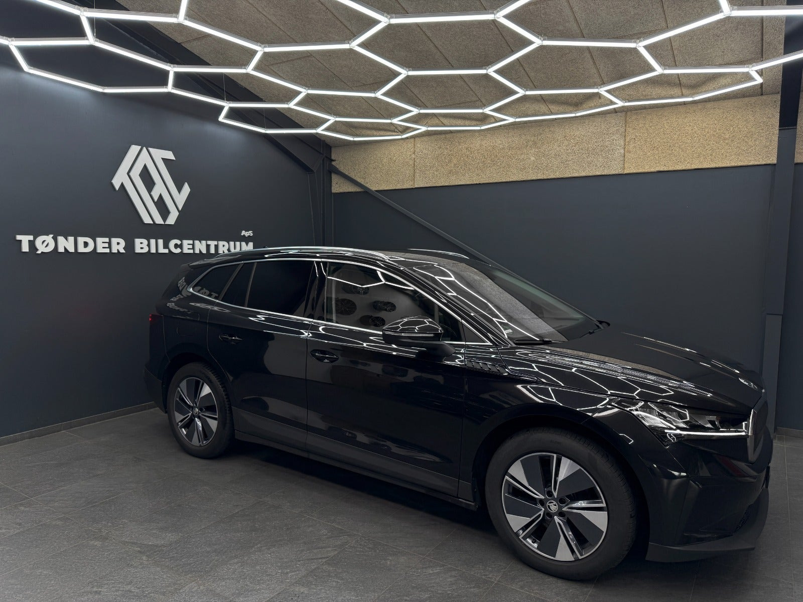 Sort Skoda Enyaq fra 2023