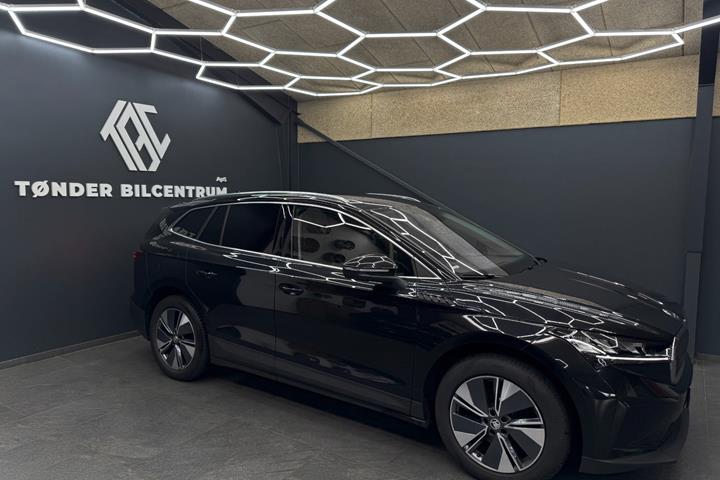 Sort Skoda Enyaq fra 2023