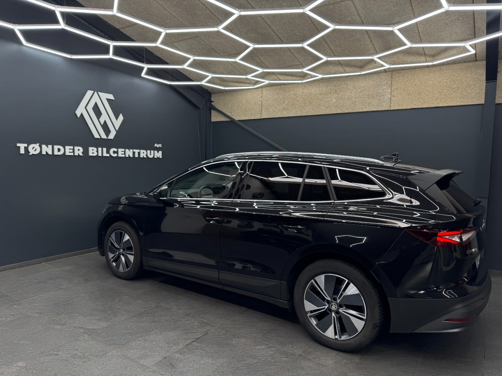 Sort Skoda Enyaq fra 2023