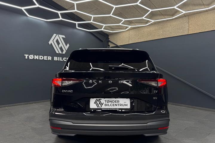 Sort Skoda Enyaq fra 2023