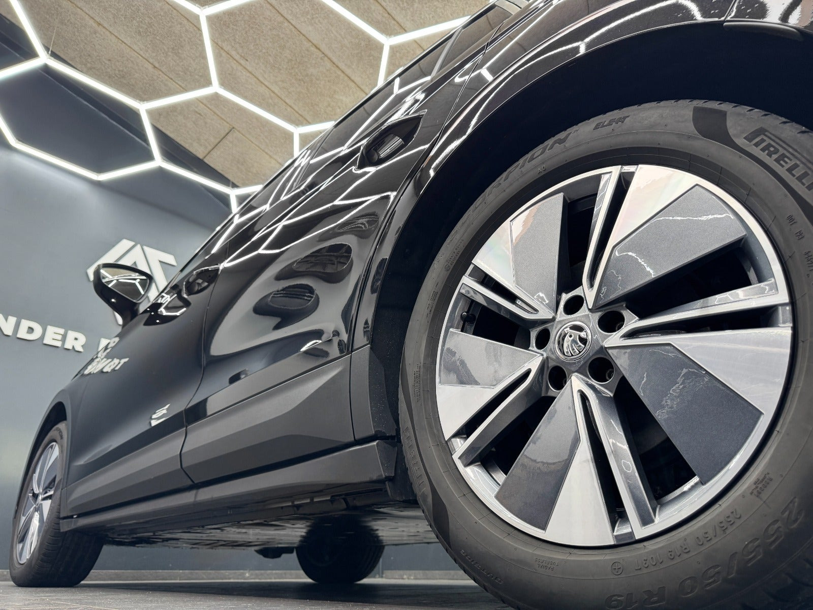 Sort Skoda Enyaq fra 2023