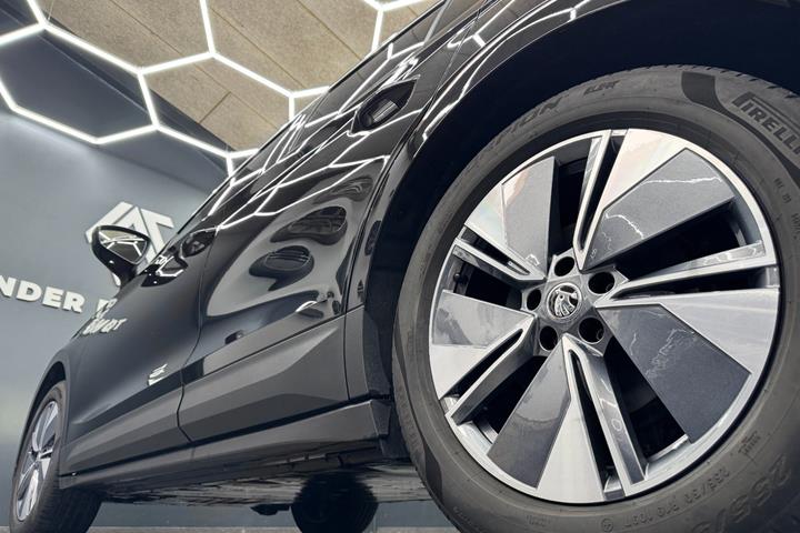 Sort Skoda Enyaq fra 2023