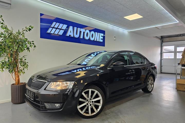 Sort Skoda Octavia fra 2016