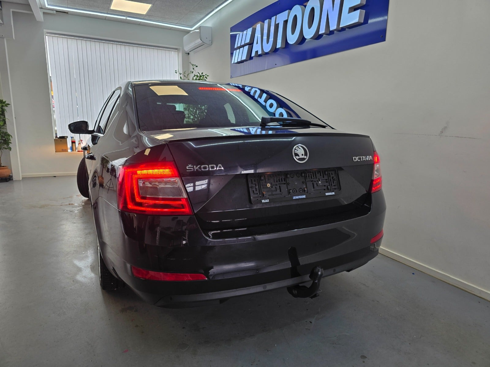 Sort Skoda Octavia fra 2016