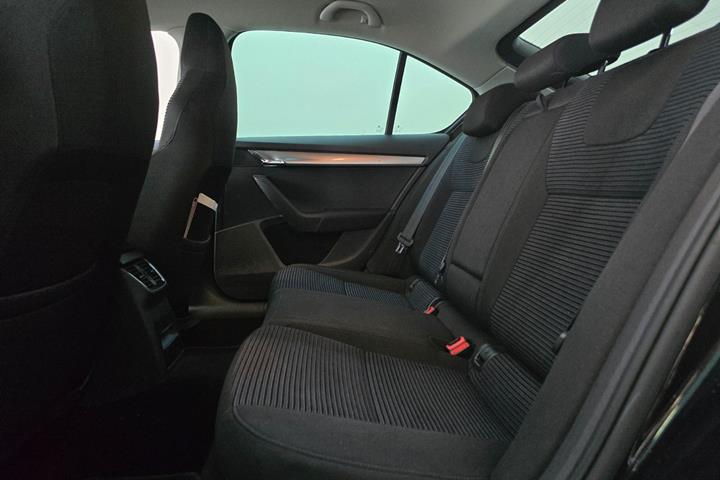 Sort Skoda Octavia fra 2016