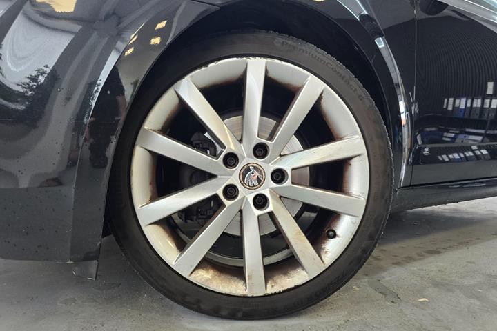 Sort Skoda Octavia fra 2016