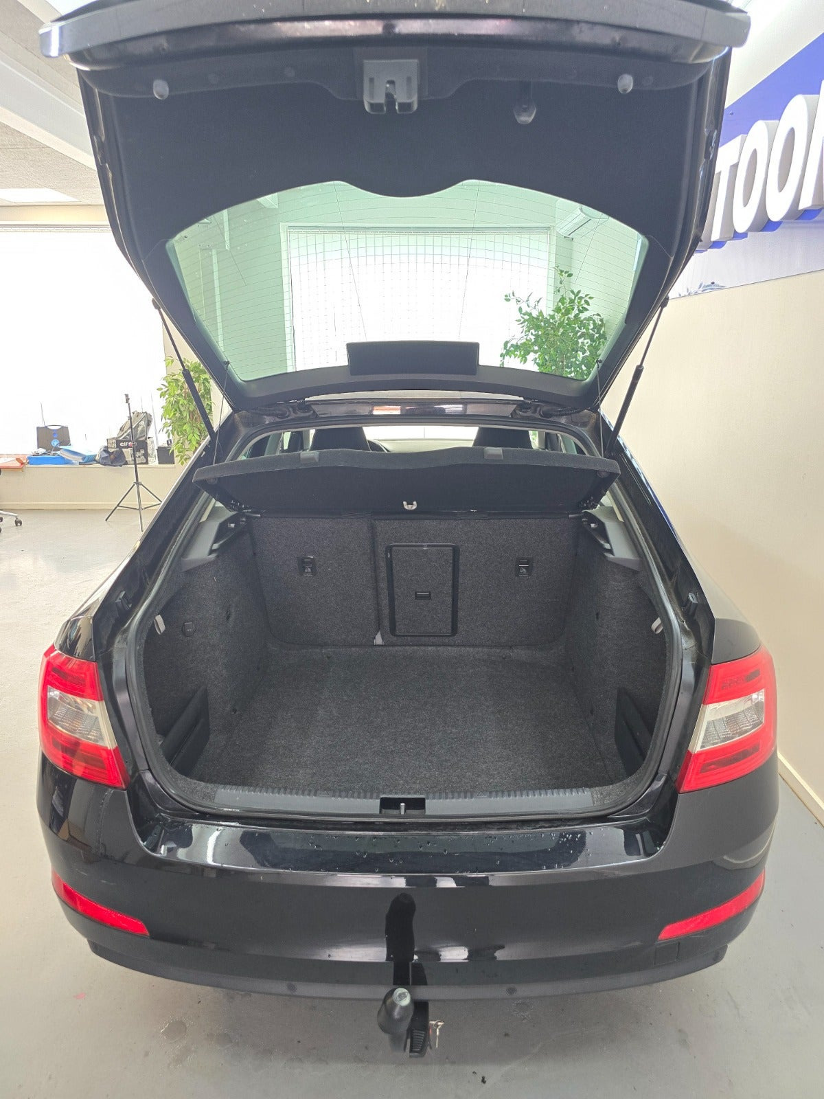 Sort Skoda Octavia fra 2016