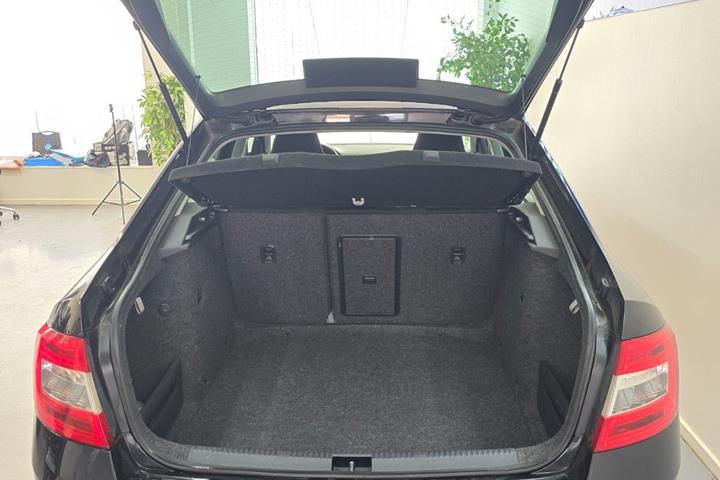 Sort Skoda Octavia fra 2016